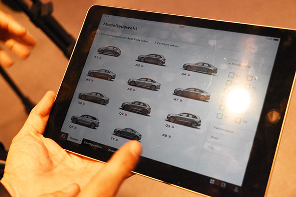 Audi 的虛擬展間則是 VR 在商業層面的運用