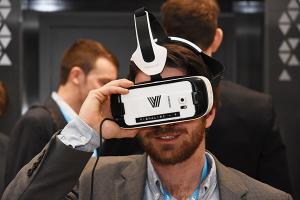 [2016 CES]展場觀察：死活賭一把的拚勁？VR 將成為科技廠商救命丹？