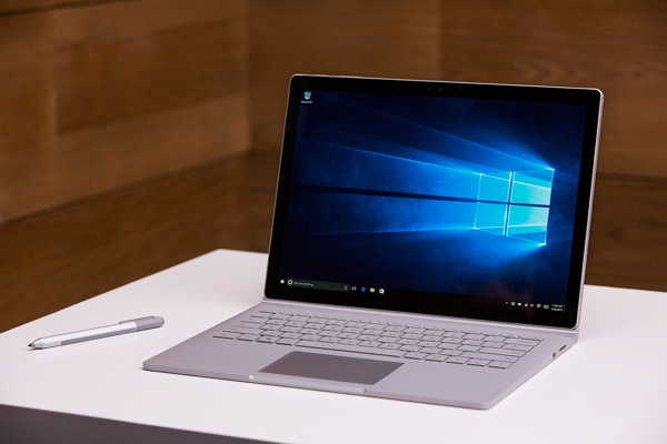 微軟於 2015 年推出旗下首款筆電 Surface Book（法新社）