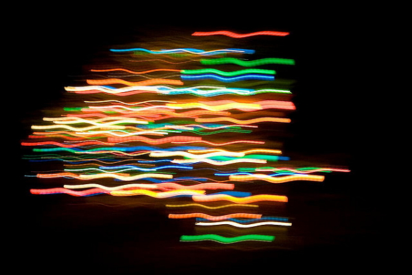 Li-Fi 是藉著室內的可見光通訊