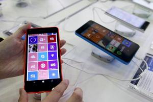 微軟又改口了? Windows 10 Mobile 與 Lumia 新機得再延期! 微軟又改口了? Windows 10 Mobile 與 Lumia 新機得再延期!