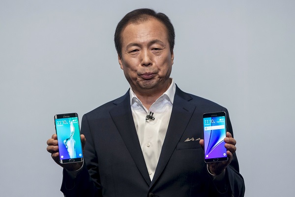 Samsung 在 2015 年智慧型手機產品的表現不如預期，手機部門主管更慘遭撤換（圖／路透社）