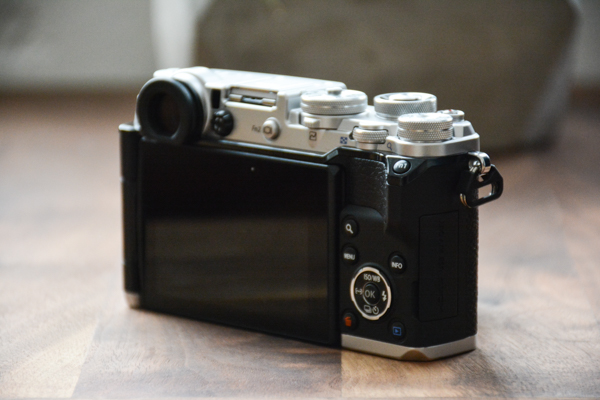 採用 3 吋觸控式螢幕,可以透過手指移動對焦點(圖/記者譚偉晟拍攝)