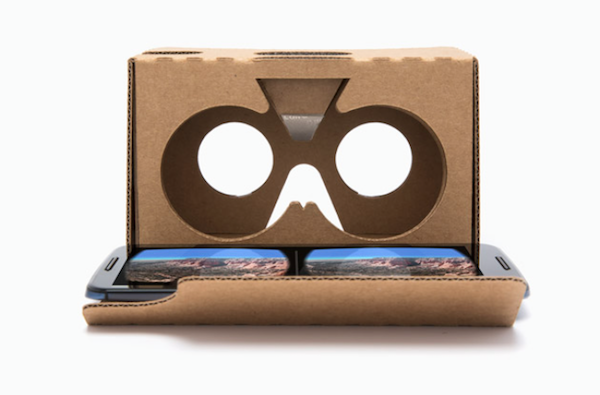 利用簡單的瓦楞紙與配件,就可以自行組裝一個 VR 眼鏡裝置(圖片來源/擷取自 Google 官網)