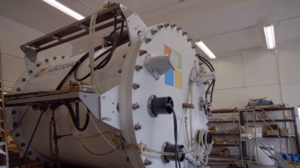 該計畫名為「Project Natick」,除了用海水散熱,還可望加入潮汐發電讓資料中心可以自主運行(圖/Microsoft)