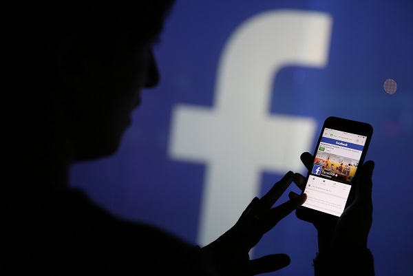 Facebook 被發現會導致憂鬱(圖/彭博社)