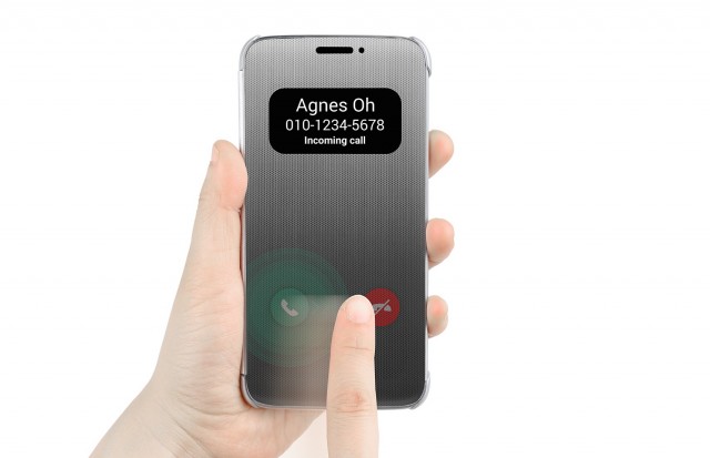 LG 也曝光了手機保護皮套，可以直接在皮套上接聽來電（圖／LG）
