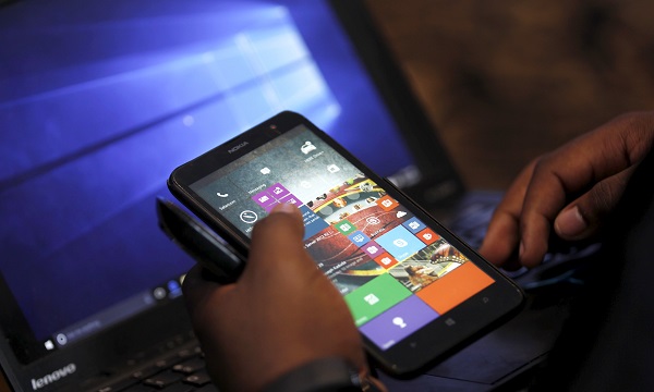 科技網站《The Verge》曾撰文抨擊 Windows Phone 已死(圖/路透社)