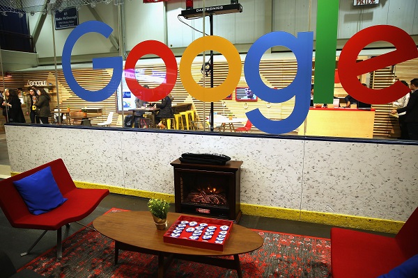 傳出 Google 已經將不少員工轉移到 VR 虛擬實境專案中(圖/美聯社)
