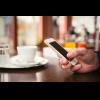 這才叫無線充電? 新 iPhone 充電距離達 4.5 米! 這才叫無線充電? 新 iPhone 充電距離達 4.5 米!