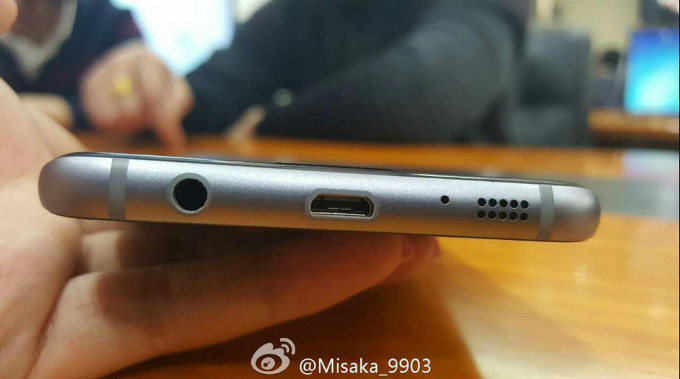 疑似 Galaxy S7 依舊搭載 Micro USB 連接規格的影像曝光(圖/@Misaka_9903)