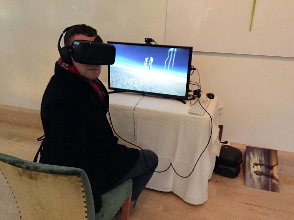 由於 Mac 電腦缺乏對 VR 虛擬實境的設計考量,因此顯示效能上無法達到最低要求(圖/美聯社)