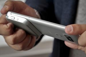 下重手求買氣？ LG G5 預購加贈相機手把！