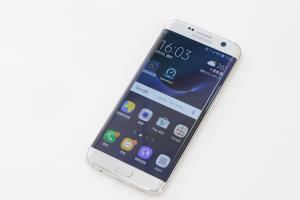 5.5 吋的競賽!Samsung Galaxy S7 Edge 與 iPhone 6s Plus PK 實機質感 5.5 吋的競賽!Samsung Galaxy S7 Edge 與 iPhone 6s Plus PK 實機質感