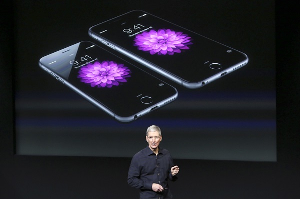 為了讓新 iPhone 更輕薄短小,3.5mm 耳機孔已經成為必須除去的障礙(圖/路透社)