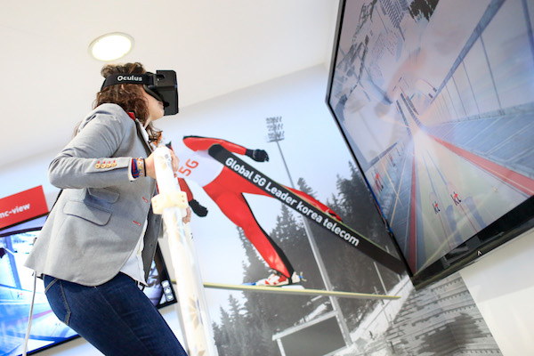 現在 VR 顯示的大部分運用都是在電玩遊戲上(圖片來源/彭博)
