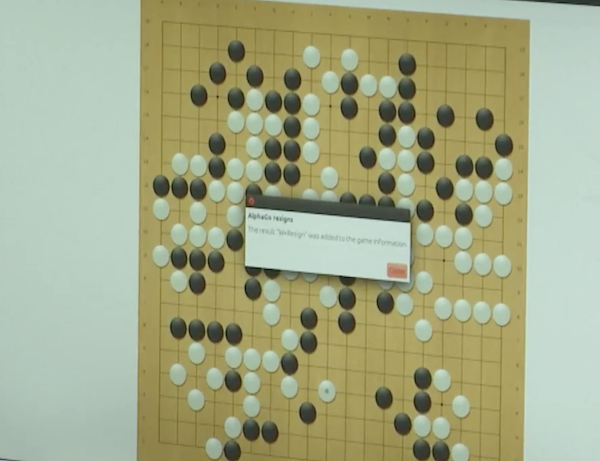 Alpha Go 出現電腦難得一見的投降(Resign)訊息