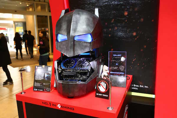 當英雄遇上 VR 實境!MSI 搭《蝙蝠俠對超人:正義曙光》展示 VR 虛擬實境與改裝機殼