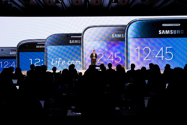 Galaxy S7 採用依照地區販售特定版本機種的策略（圖／彭博社）