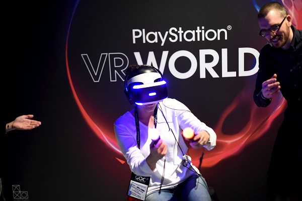 新款 Play Station 遊戲主機，被認為是為了讓 Sony 的 Play Station VR 有更好的體驗而推出（圖／路透社）