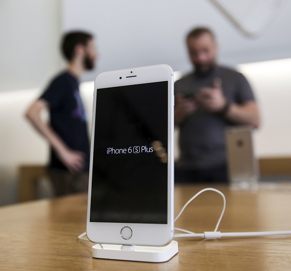 iOS 9.3 的異常狀況,連 iPhone 6s Plus 都有出現(圖/美聯社)