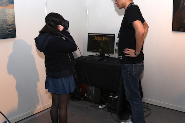 但目前每組 Vive 眼鏡仍需搭配一部電腦主機才能運作