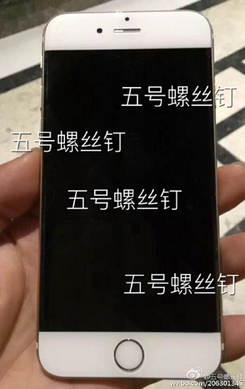 中國網友@五號螺絲釘在個人微博上 PO 出了一張據稱是 iPhone 7 的實機照(圖/微博)