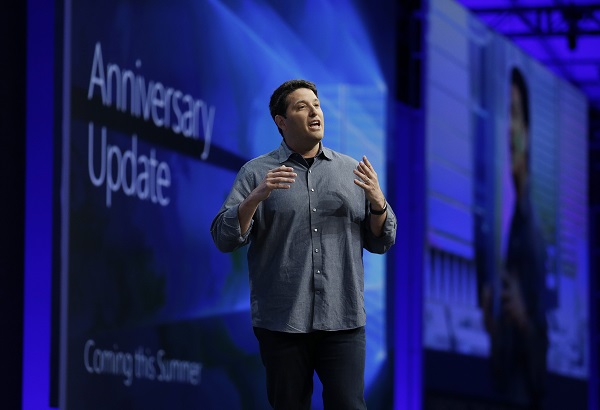 Windows 設備執行副總裁 Terry Myerson 提到 Windows Phone 目前的發展策略(圖/美聯社)