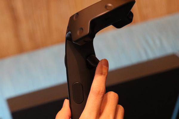 側面與背後的鈑機按鍵