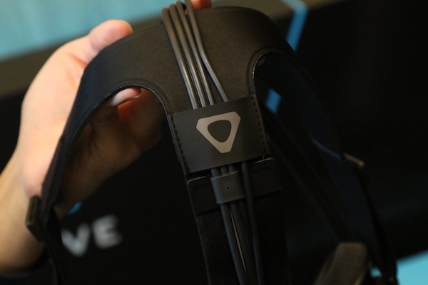 市售版的頭帶有改良，配戴感受更為舒適