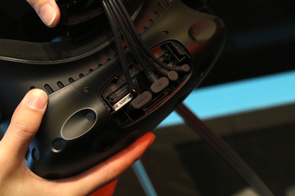 連接埠的位置在頂端