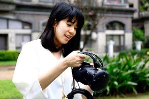 HTC Vive 虛擬眼鏡台灣首出貨!搶頭香的居然是位正妹! HTC Vive 虛擬眼鏡台灣首出貨!搶頭香的居然是位正妹!