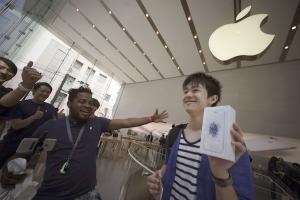 還是賣到缺貨!Apple iPhone SE 銷售成績超乎預期 還是賣到缺貨!Apple iPhone SE 銷售成績超乎預期