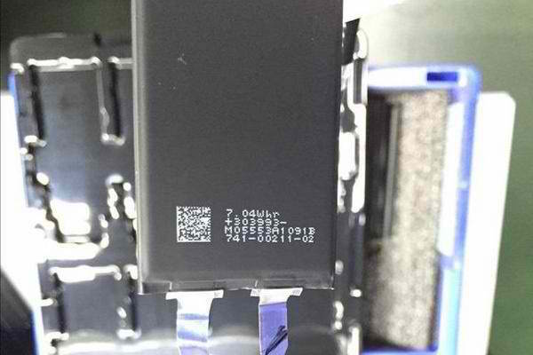 電池採用更大的 7.04 Whr 充電電池(圖片來源/擷取自 Digital Trends 網站)