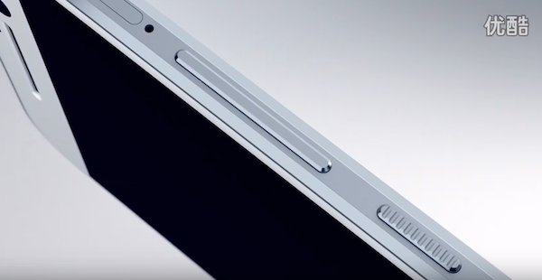 機身側面電源按鍵以及音量設計（圖片來源／擷取自 Youtube）