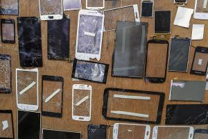 很怕摔手機?iPhone、Android 旗艦機螢幕更換價比較! 很怕摔手機?iPhone、Android 旗艦機螢幕更換價比較!