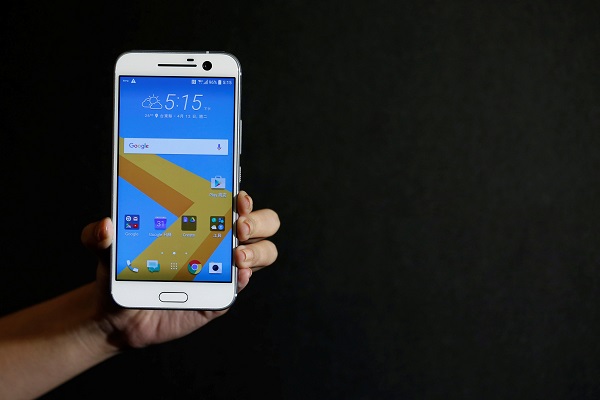 hTC 10 是目前效能領先的 Android 手機(圖/路透社)