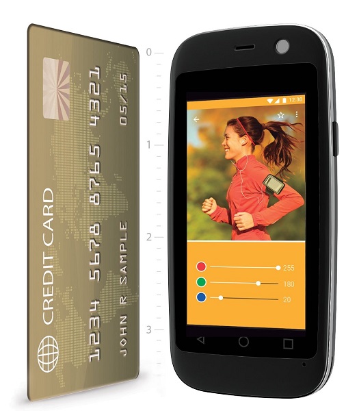 Posh Mobile Micro X S240 的手機大小與信用卡差不多(圖/Amazon)