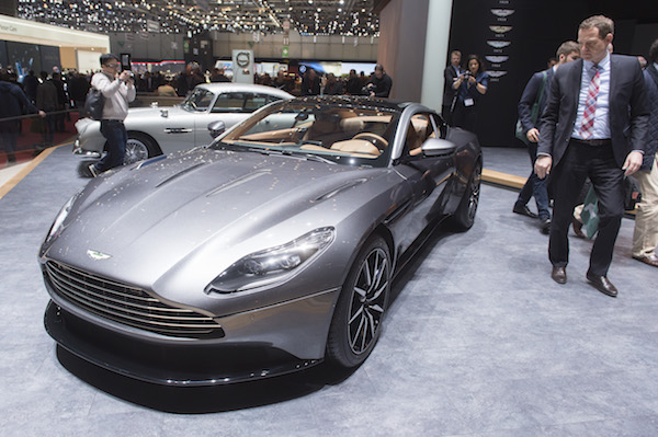 蘋果已延攬英國 Aston Martin 車廠的前設計副總,可能未來 Apple Car 將會有英國氣息?圖為 Aston Martin DB11(圖片來源/美聯)