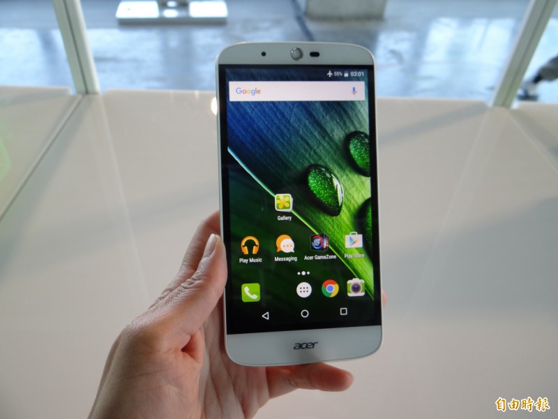  Liquid Zest Plus 手機（圖／記者吳佩樺拍攝）