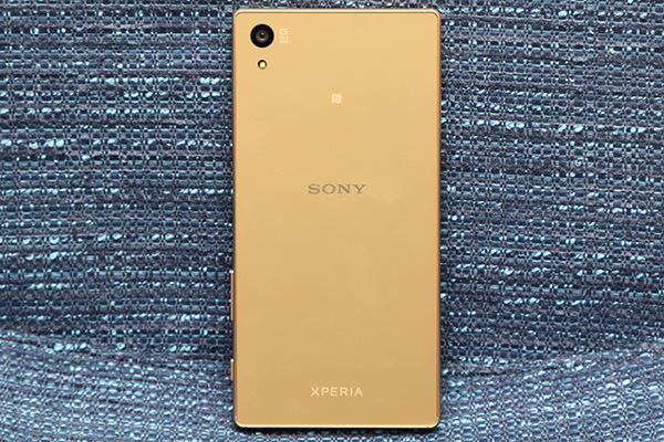 說到效能強大的拍照手機,不少人第一個想到的應該就是 Sony Xperia Z5(記者陳宜豐攝)