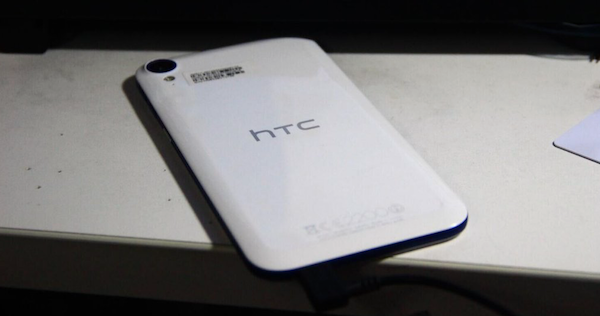 外型並非採用採用 Desire 825/630/530 的 micro splash 潑彩設計,而是去年的 Two Tone 雙色調機身 (圖片來源/擷取自 Twitter)