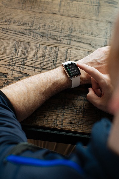 Apple Watch 若具備獨立通訊能力,很有機會取代 iPhone 成為消費者的主要通訊工具(圖/Pixbay)