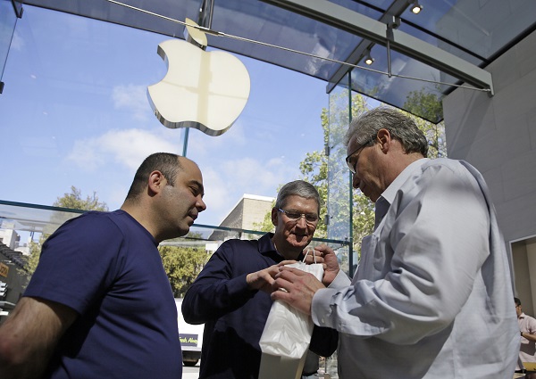 Tim Cook 認為 Apple 服務的營收，對 Apple 而言會愈來愈重要（圖／美聯社）