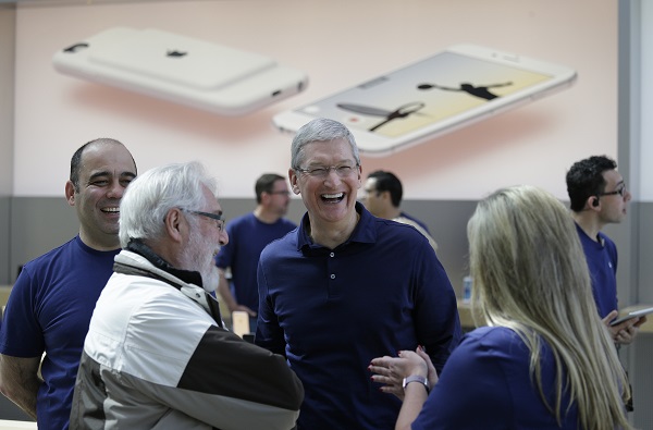 Tim Cook 表示，Apple 大概每隔 3 到 4 周就會買一間公司（圖／美聯社）