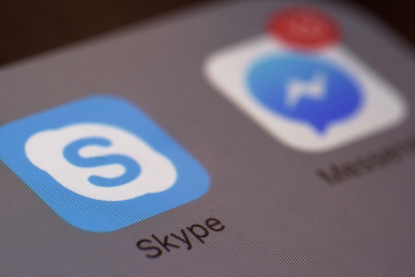 Skype Out 可做為電信資費的補充方案,解決行動電話撥打市話高費率的問題(圖/美聯社)