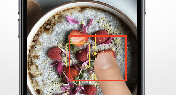 iOS 點選對焦後，可以上下調整旁邊燈泡（紅色方框）來改變曝光值