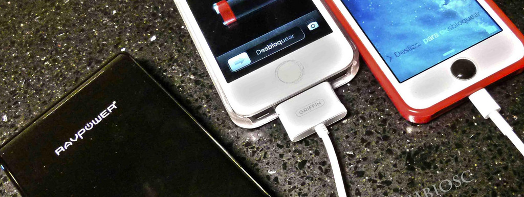 高溫和潮濕環境下使用行動電源,特別容易產生短路(圖/PhotoPin)