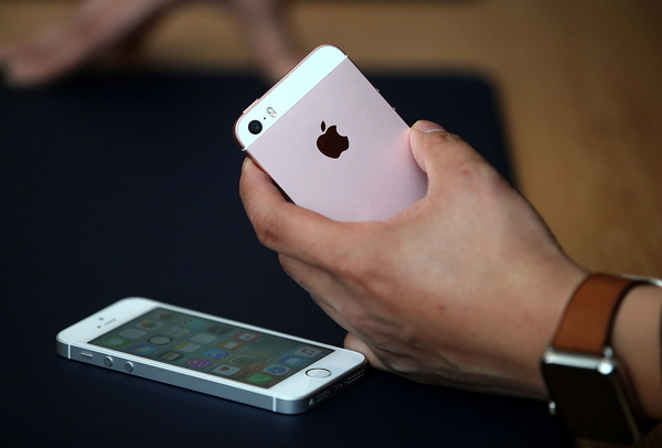 iPhone SE 是所有 iPhone 當中表現最好的(圖/路透社)