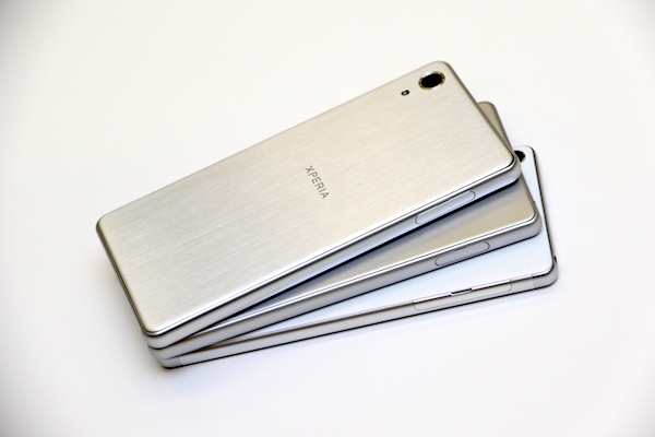 Sony 透過一體成型的金屬背板來強化機身結構